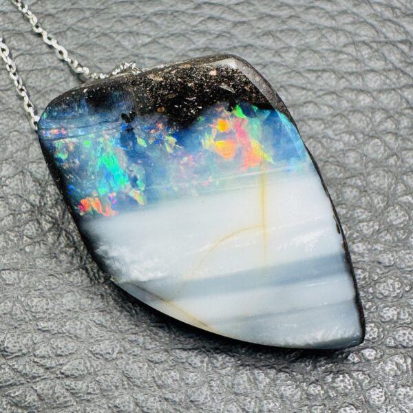 Pendentif en Opale Noire d'Honduras (réf poh16) – Image 5