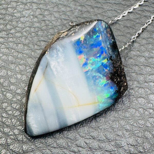 Pendentif en Opale Noire d'Honduras (réf poh16) – Image 2