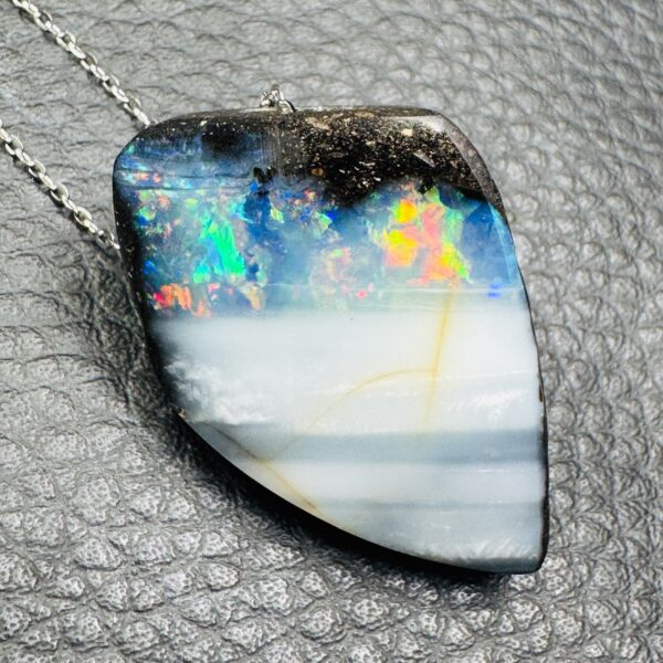 Pendentif en Opale Noire d'Honduras (réf poh16) – Image 4