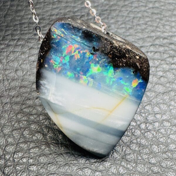 Pendentif en Opale Noire d'Honduras (réf poh16) – Image 3