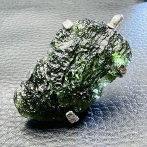 Pendentif en Moldavite