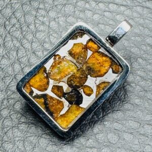 Pendentif en Météorite Pallasite