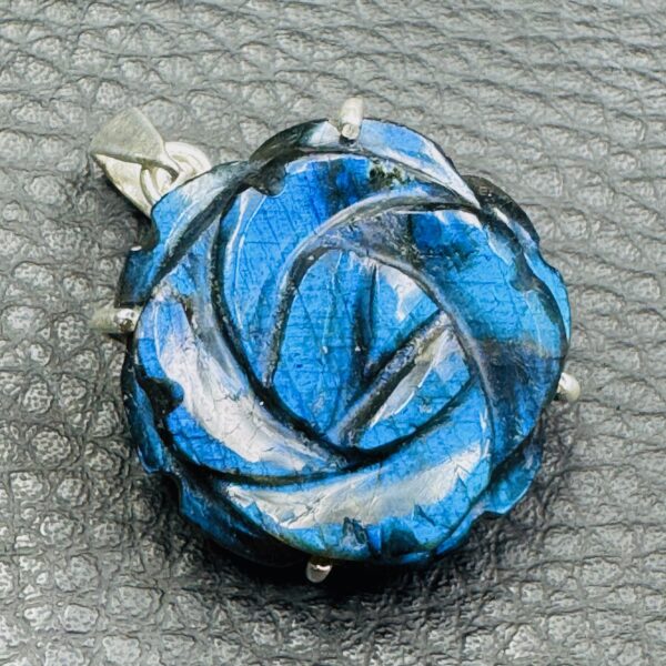 Pendentif en Labradorite "Rose" (ref lbar1) – Image 3