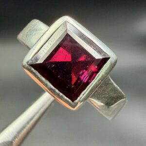 Bague en Grenat Rhodolite