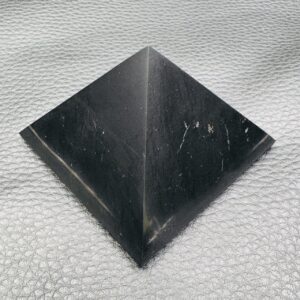 Pyramide Shungite