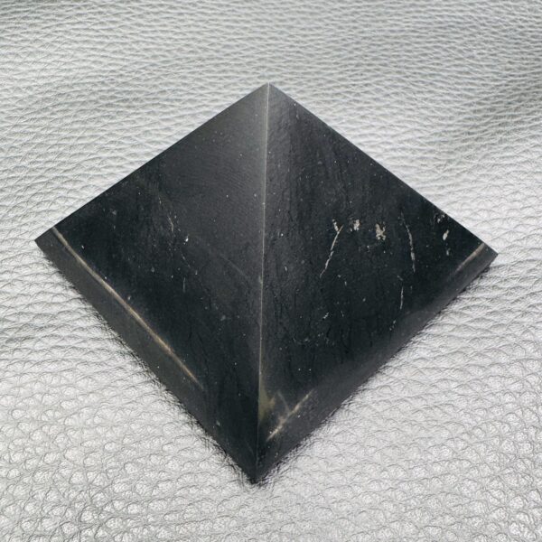Pyramide Shungite