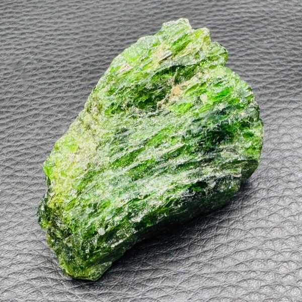 Chrome diopside de Russie "brut" (ref chd1) – Image 2