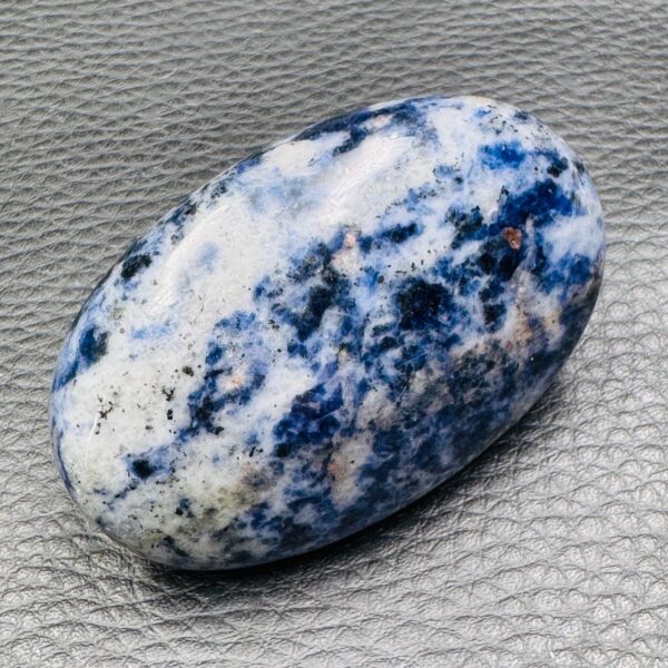 Galet en Sodalite du Pakistan (réf sb3) – Image 2