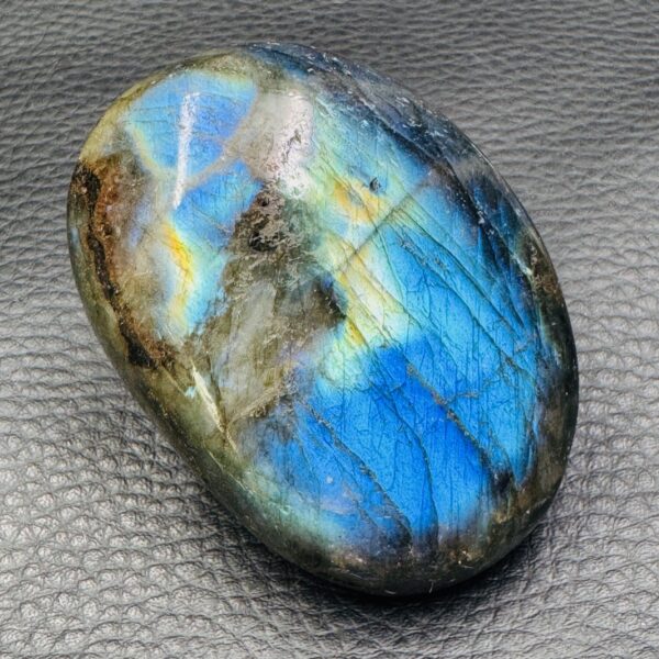 Galet labradorite de Madagascar (réf gl5) – Image 2