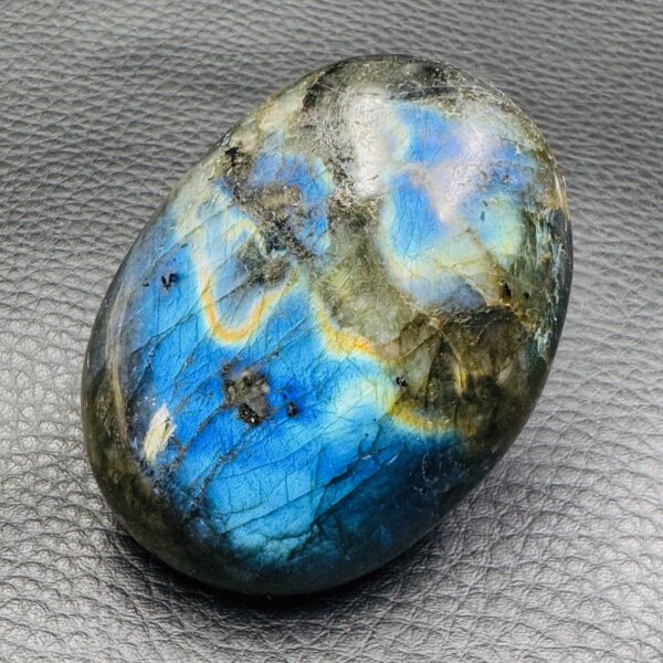 Galet labradorite de Madagascar (réf gl5) – Image 3