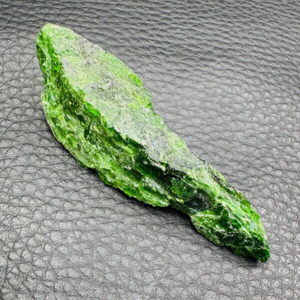 Chrome diopside de Russie « brut » (ref chd10) – Image 2
