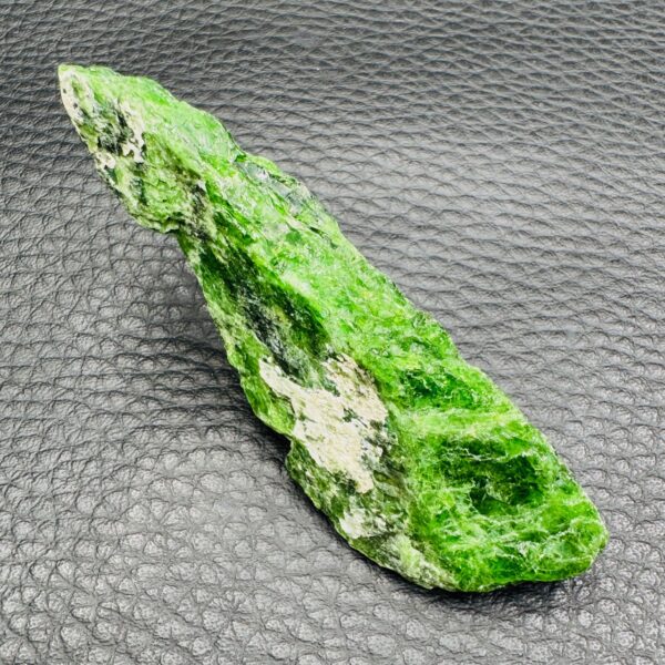 Chrome diopside de Russie « brut » (ref chd10) – Image 3