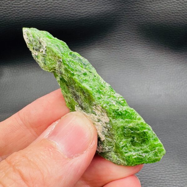 Chrome diopside de Russie « brut » (ref chd10) – Image 4