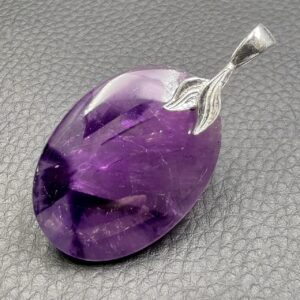 Pendentif en améthyste trapiche