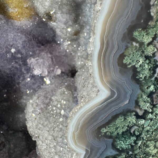 Géode de Calcédoine sur Agate "Ailes de Papillon" – Image 4