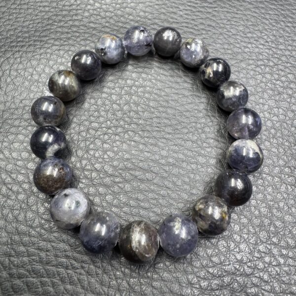 Bracelet en Iolite de Madagascar "perles 10 mm" – Image 3