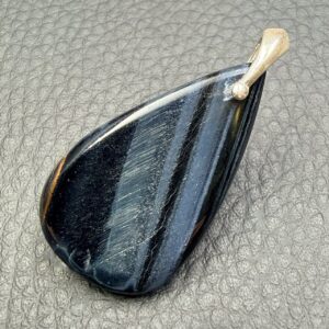 Pendentif en Oeil de Faucon