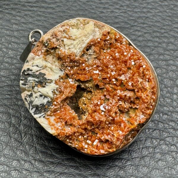 Pendentif Cristaux de Vanadinite (réf pv4) – Image 2