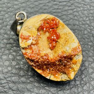 Pendentif cristaux de vanadinite