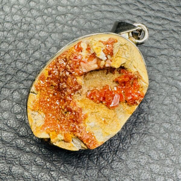 Pendentif Cristaux de Vanadinite du Maroc (réf pv11) – Image 2