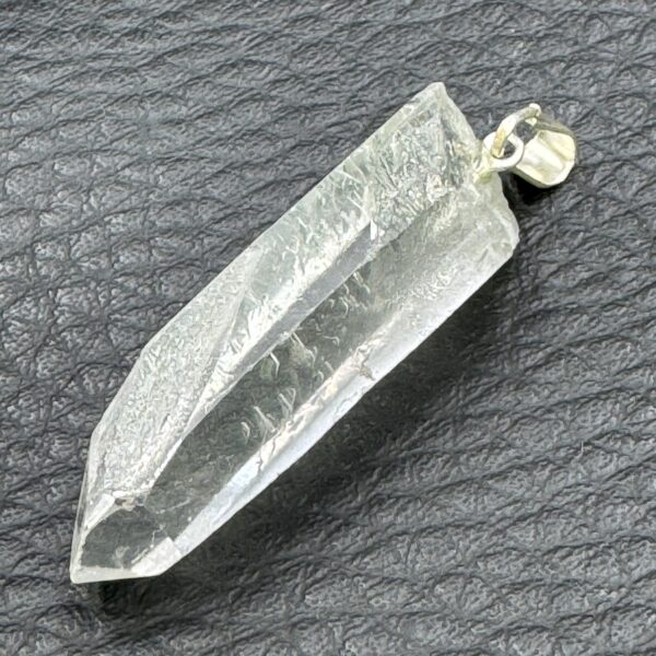 Pendentif en cristal de roche "prisme" (réf cr21) – Image 2