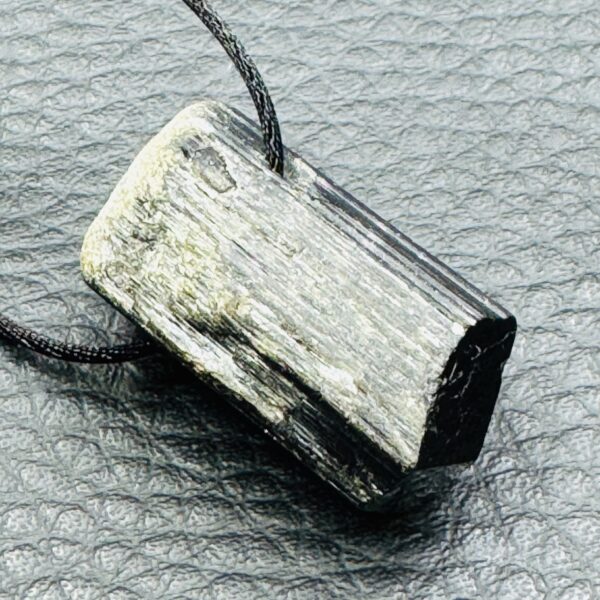 Pendentif Tourmaline Noire de Madagascar (réf t21) – Image 2