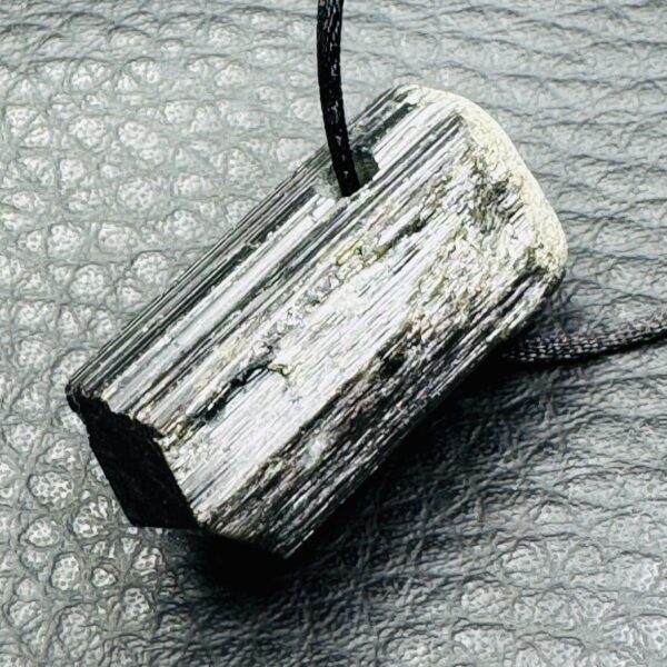 Pendentif Tourmaline Noire de Madagascar (réf t21) – Image 3