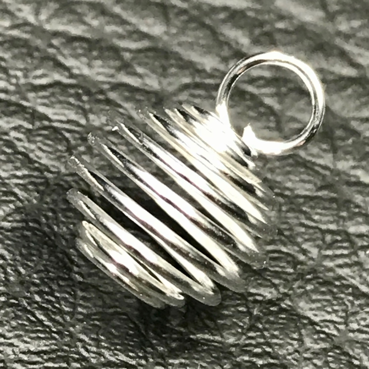 Pendentif cage spirale pour perles (petite taille)