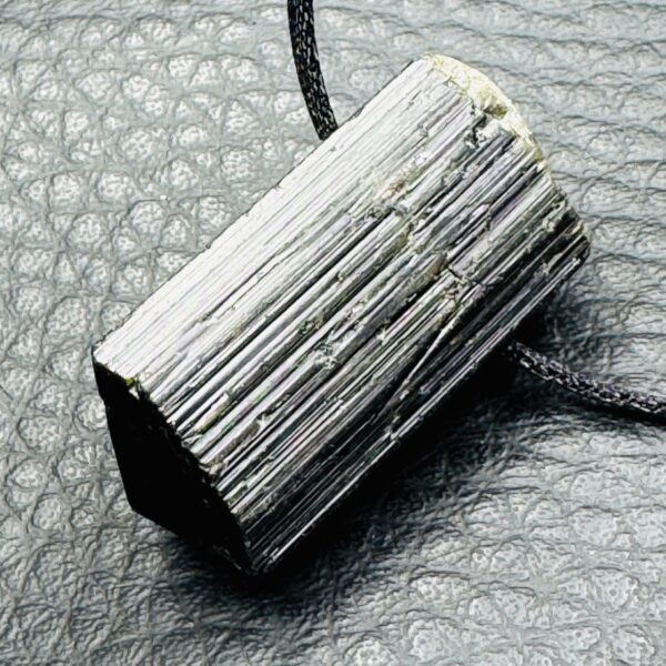 Pendentif Tourmaline Noire de Madagascar (réf t21) – Image 4