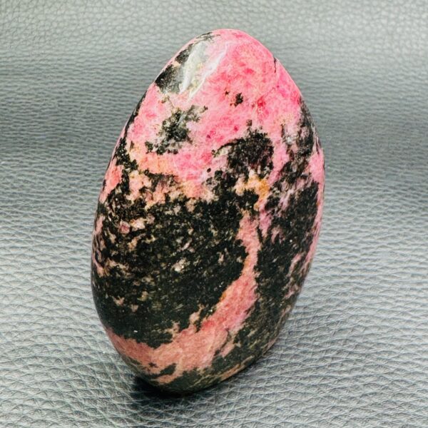 Rhodonite de Madagascar "Forme Libre" (réf br1) – Image 3