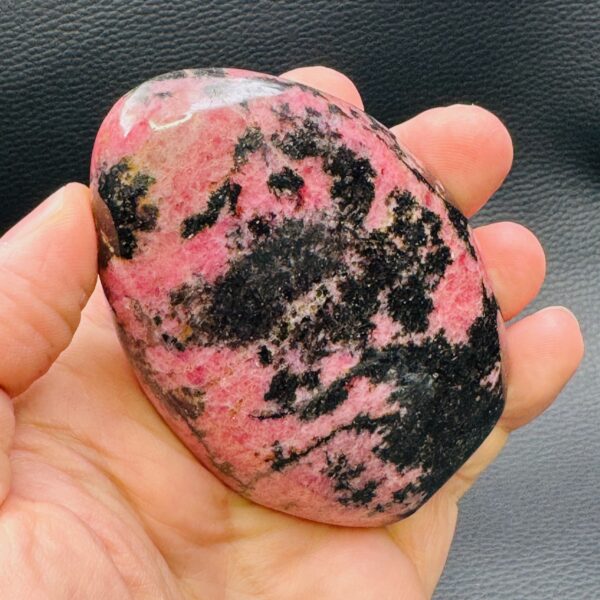 Rhodonite de Madagascar "Forme Libre" (réf br1) – Image 4