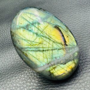 Galet de labradorite