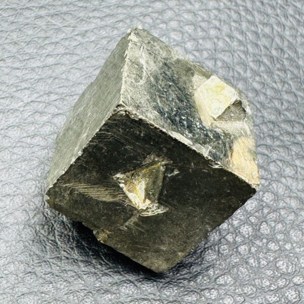 Pyrite Cubique Brute de Navajun, Espagne (réf py30) – Image 3