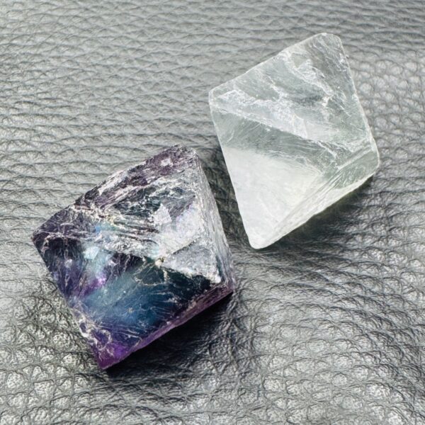 Fluorite octaèdre, lot de 2 cristaux (réf f11) – Image 2