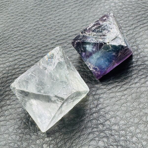 Fluorite octaèdre, lot de 2 cristaux (réf f11) – Image 3