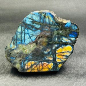 Labradorite une face polie