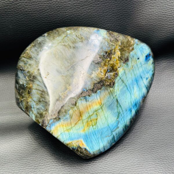 Labradorite 3,020 kg "forme libre" de Madagascar (réf bl1f43) – Image 5
