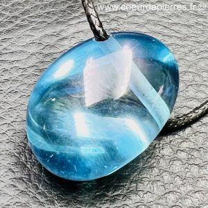 Pendentif cristal de roche aqua-aura « galet » (réf aa5)
