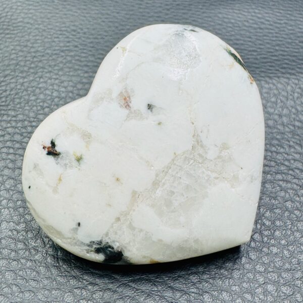 Coeur en Quartz à Inclusions de Tourmaline (réf git6) – Image 3