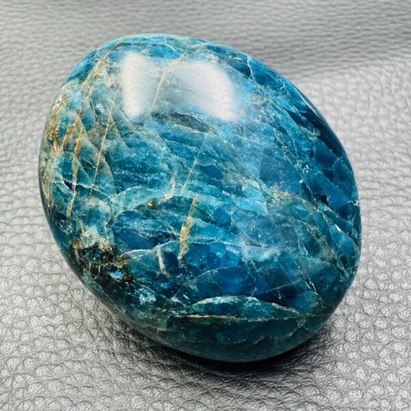 Galet apatite bleue de Madagascar (réf ap10) – Image 3
