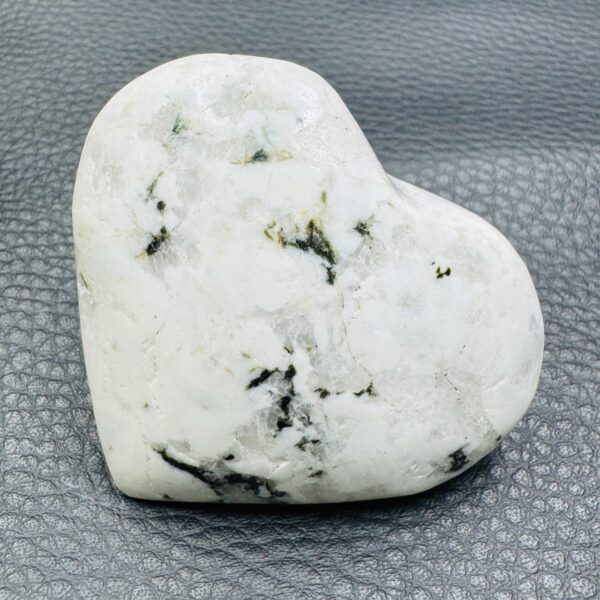 Coeur en Quartz à Inclusions de Tourmaline (réf git7) – Image 2