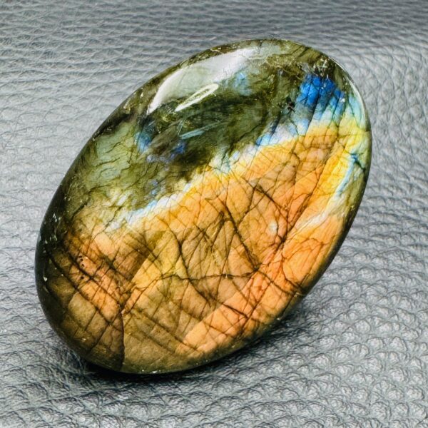 Galet en Labradorite Spectrolite (réf gl61) – Image 2