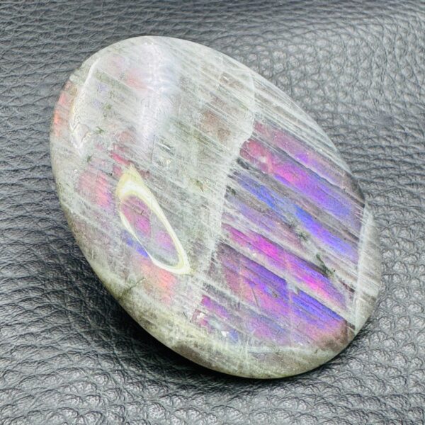 Galet labradorite de Madagascar (réf gl7) – Image 2