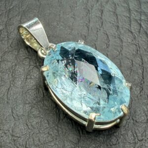 Pendentif en Topaze Bleue