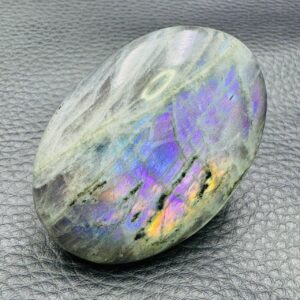 Galet de Labradorite