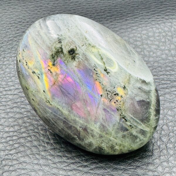 Galet de Labradorite de Madagascar (réf gl1) – Image 2