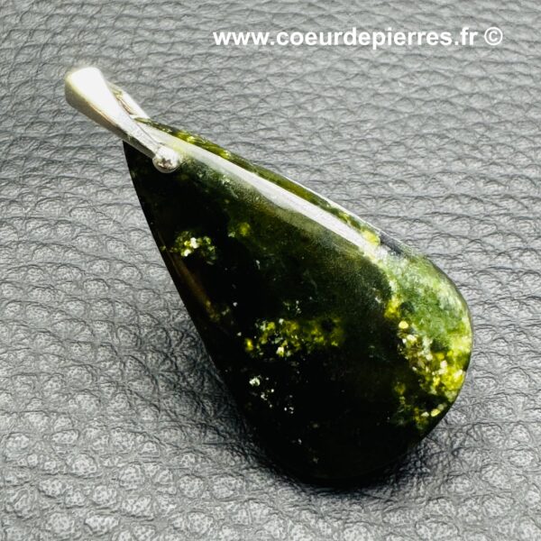 Pendentif en Vesuvianite