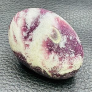 Galet en Mica Lépidolite