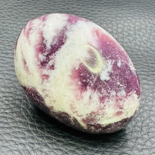 Galet en Mica Lépidolite