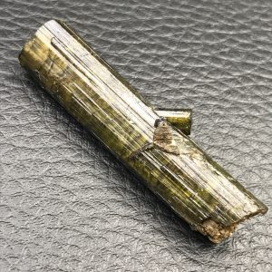 Prisme de tourmaline verte du Brésil de 55 carats (réf tv24)